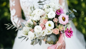 Partecipazioni matrimonio e bouquet sposa 2019: dieci abbinamenti super!
